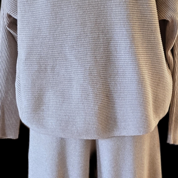 Sioni Ribbed Knit Lounge Set in Oatmeal - Picture 4 of 16